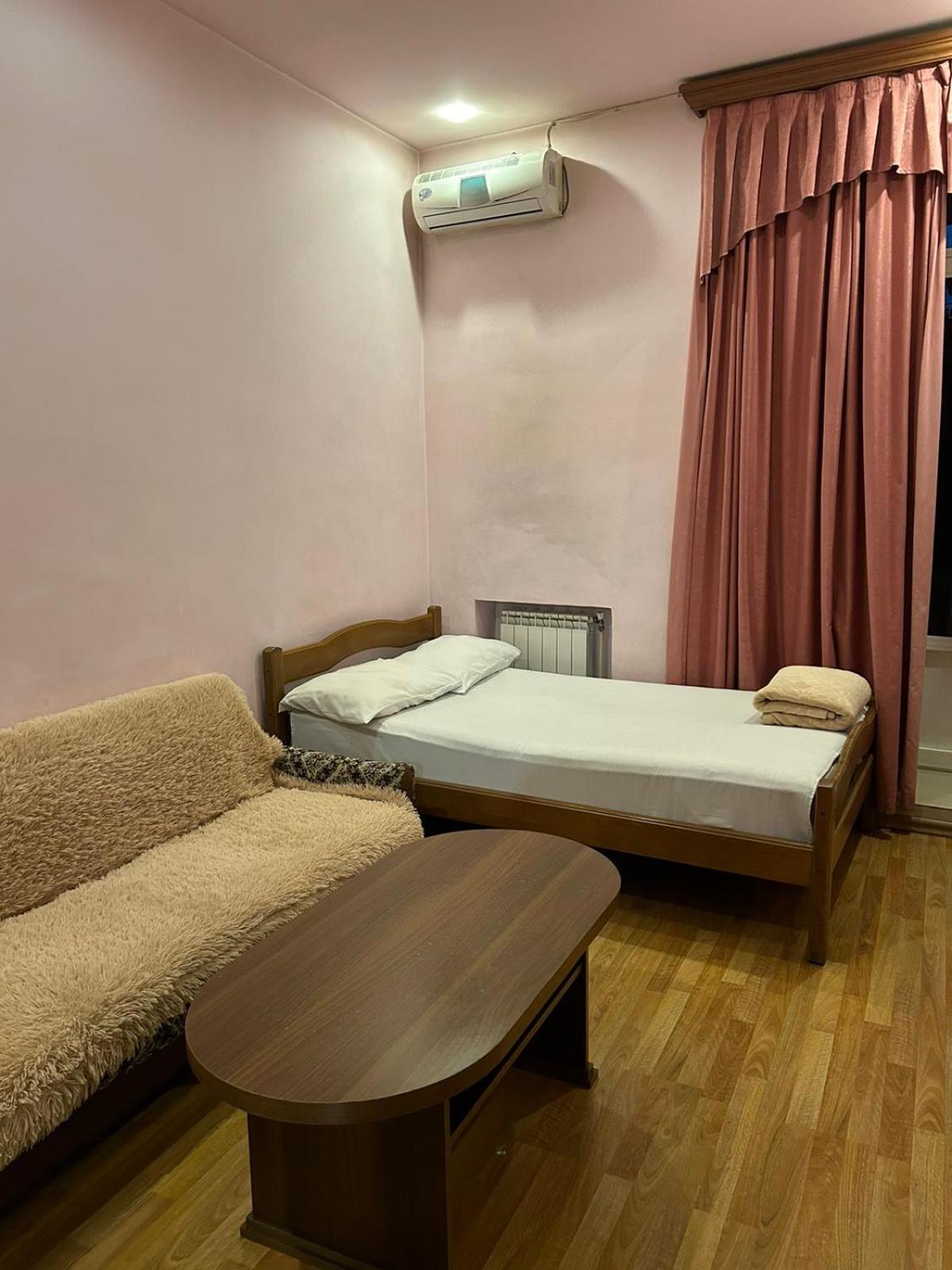 Manand Hotel Єреван Екстер'єр фото